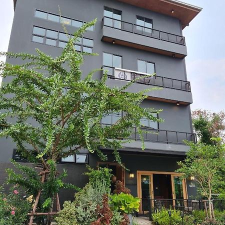 The Lantern Suites Ban Song Hong Exteriér fotografie