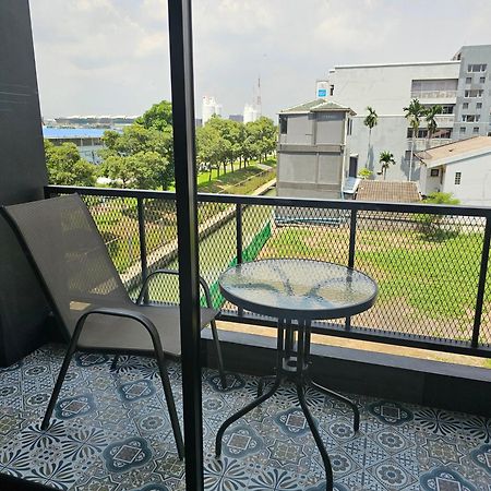 The Lantern Suites Ban Song Hong Exteriér fotografie