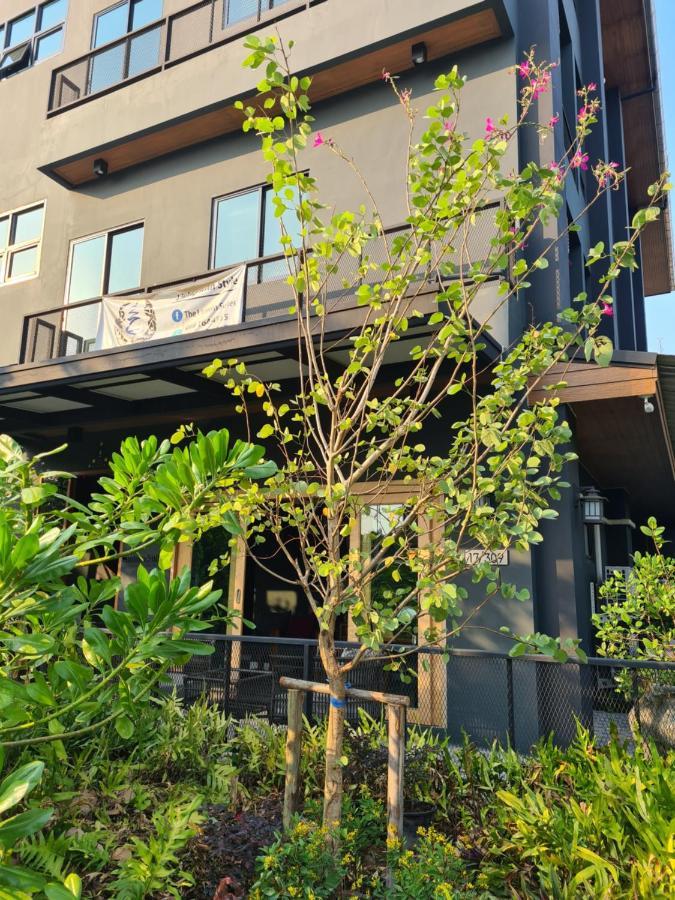 The Lantern Suites Ban Song Hong Exteriér fotografie
