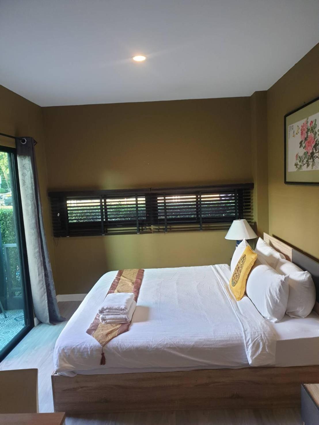 The Lantern Suites Ban Song Hong Pokoj fotografie