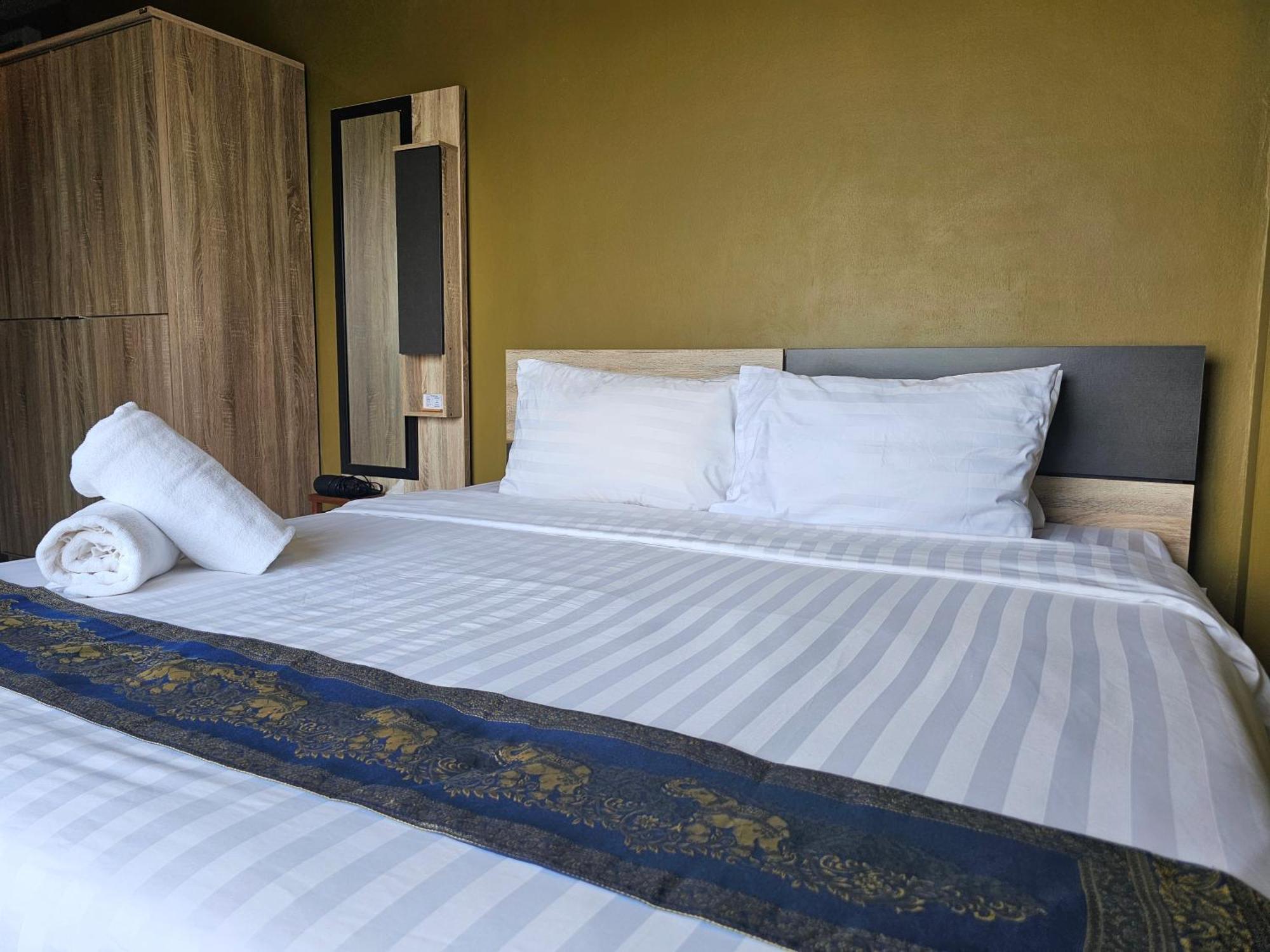 The Lantern Suites Ban Song Hong Exteriér fotografie