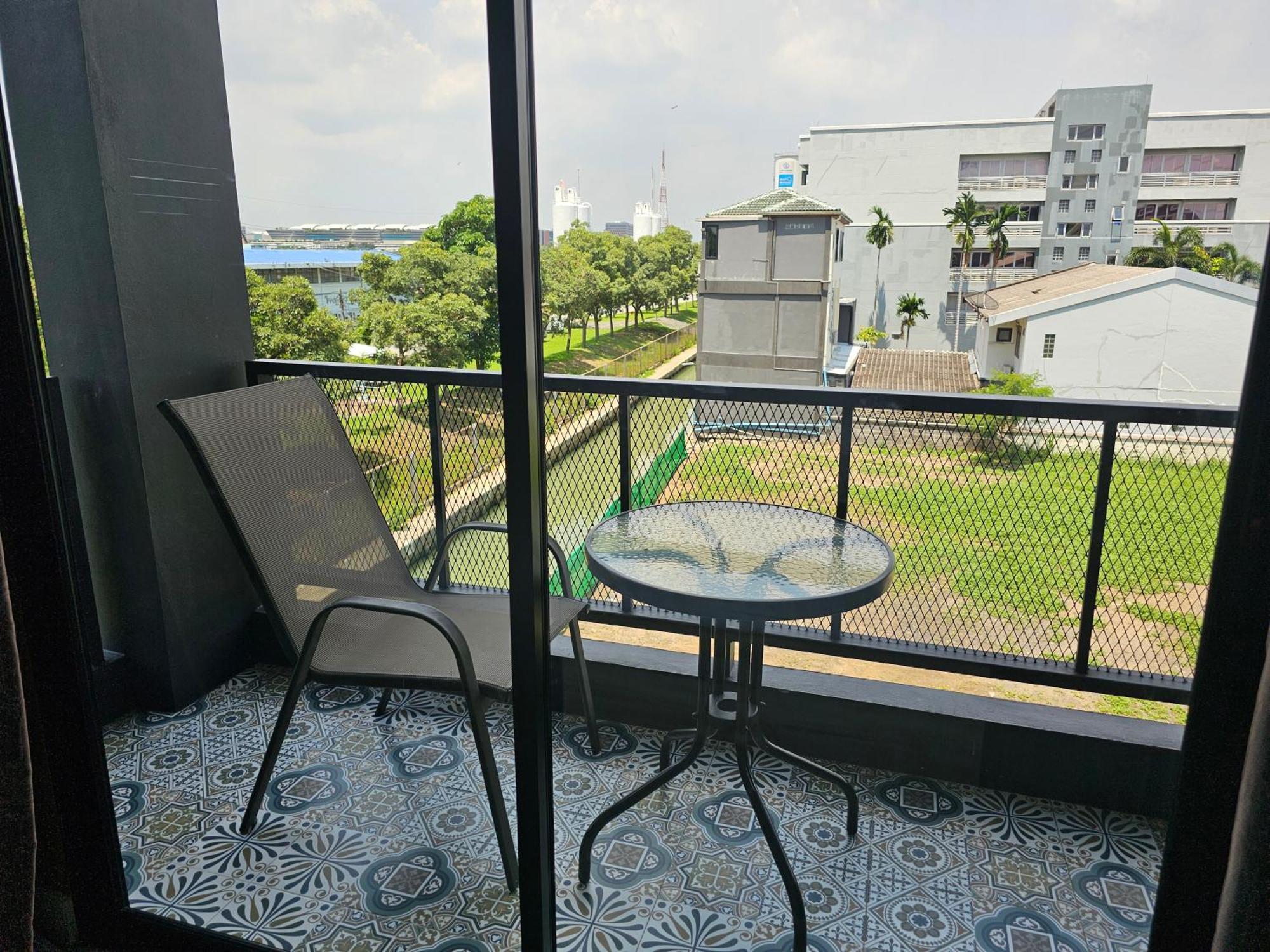 The Lantern Suites Ban Song Hong Exteriér fotografie