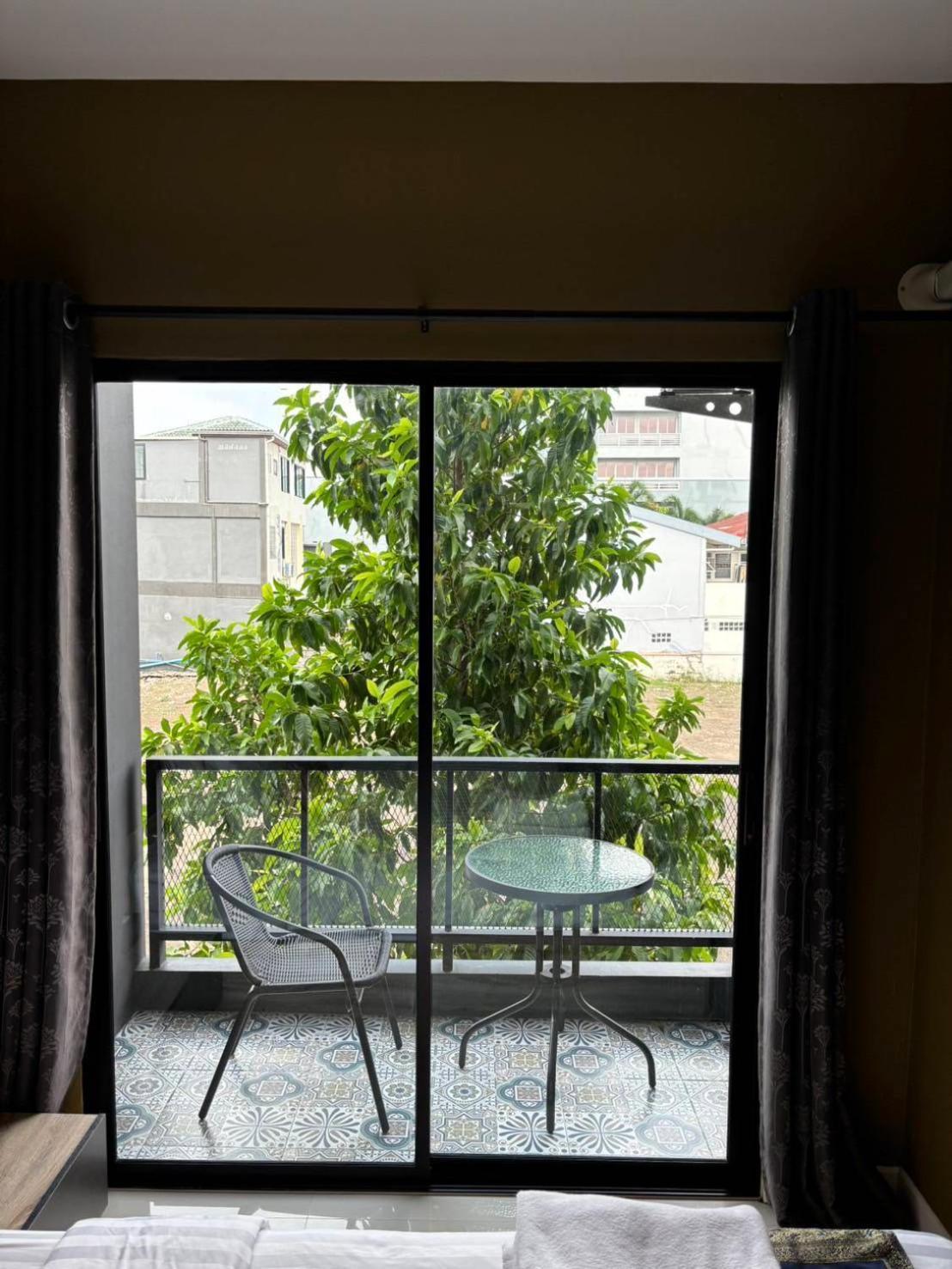 The Lantern Suites Ban Song Hong Exteriér fotografie